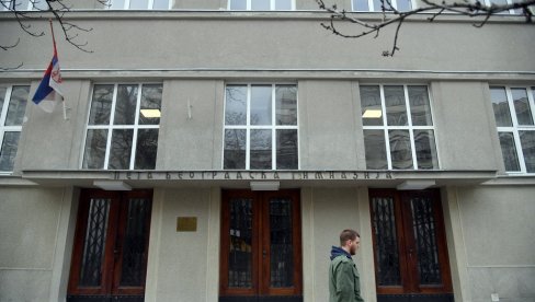 МИНИСТАРСТВО ПРОСВЕТЕ УПОЗОРАВА: Сваким даном неодржавања наставе Пета гимназија губи на угледу