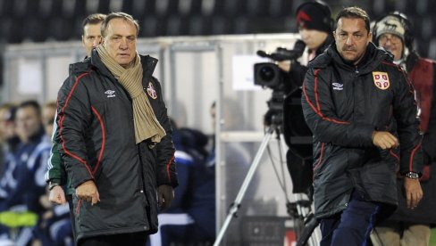 ZBOG BOLESNE ĆERKE! Bivši selektor Srbije postao pomoćnik legendi Mančester junajteda!