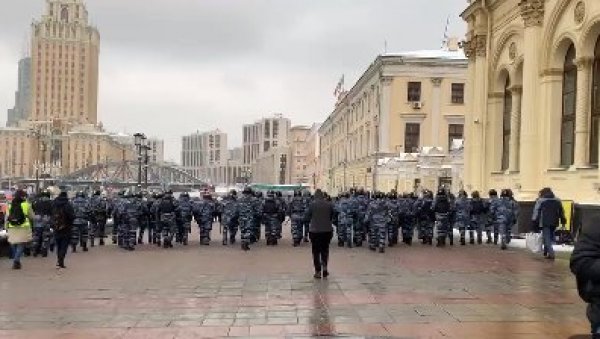 ОБРАЧУН ПОЛИЦИЈЕ И ДЕМОНСТРАНАТА У РУСИЈИ: Приведено 120 људи