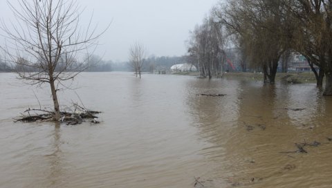 ПОПЛАВЉЕНА ГРАДСКА ПЛАЖА: Пораст водостаја Ибра код Краљева