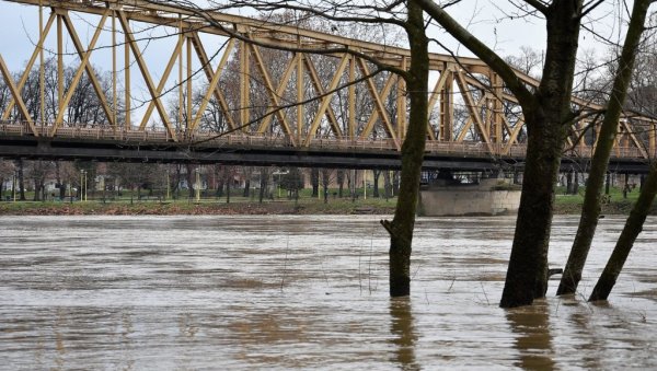 НА СНАЗИ УПОЗОРЕЊЕ РХМЗ: Расте ниво Велике Мораве код Ћуприје