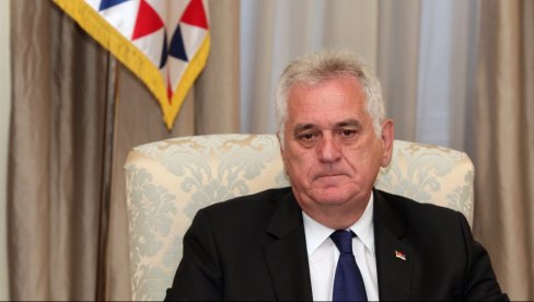 OTIŠAO JE DIVNI, SMIRENI BRACA: Tomislav Nikolić se oprostio od Bratislava Petkovića OTIŠAO JE DIVNI, SMIRENI BRACA: Tomislav Nikolić se oprostio od Bratislava Petkovića