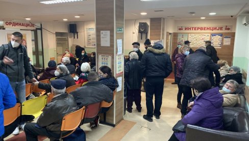 ИМУНИЗАЦИЈА У ЈАГОДИНИ: Вакцинисано преко 5.500 људи (ФОТО) ИМУНИЗАЦИЈА У ЈАГОДИНИ: Вакцинисано преко 5.500 људи (ФОТО)