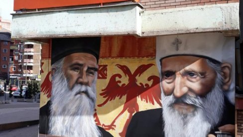 САТИРУ СВЕ ШТО ЈЕ СРПСКО: Прекречени мурали посвећени патријарху Павлу и митрополиту Амфилохију у Косовској Митровици и Звечану! САТИРУ СВЕ ШТО ЈЕ СРПСКО: Прекречени мурали посвећени патријарху Павлу и митрополиту Амфилохију у Косовској Митровици и Звечану!