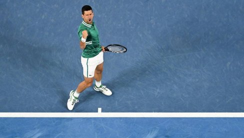 SUKOB NOVAKA I NAVIJAČA: Publika zviždala, Novak šampionski odgovorio (FOTO)