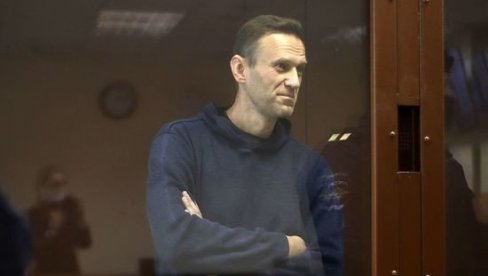 BAHATI PERFORMANS ALEKSEJA NAVALJNOG: I dalje ništa od presude za vređanje veterana, pokušao da napravi šou od sudnice BAHATI PERFORMANS ALEKSEJA NAVALJNOG: I dalje ništa od presude za vređanje veterana, pokušao da napravi šou od sudnice