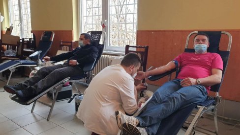ČEKALI U REDU DA DAJU KRV: Uspešno sprovedena akcija u opštini Žitište ČEKALI U REDU DA DAJU KRV: Uspešno sprovedena akcija u opštini Žitište
