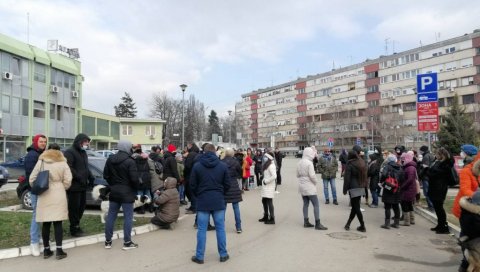 НОВИ ПРОТЕСТ У МЛАДЕНОВЦУ: Грађани незадовољни радом Дома здравља