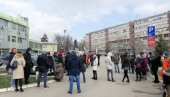 НОВИ ПРОТЕСТ У МЛАДЕНОВЦУ: Грађани незадовољни радом Дома здравља