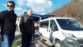 СКАНДАЛ НА ЈАРИЊУ: Полиција лажне државе већ 24 сата блокира екипу РТС