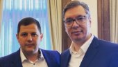 VUČIĆ OTVARA ORGANIZACIONI ODBOR SP U BOKSU: Roj DŽons junior stigao u Beograd i odmah probao rakiju (FOTO)