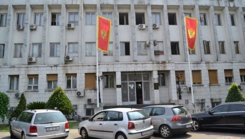 САМО МИЛО ДА ИХ СМЕНИ! Опозвани амбасадори Црне Горе не пристају на укидање мандата, чекају указ председника САМО МИЛО ДА ИХ СМЕНИ! Опозвани амбасадори Црне Горе не пристају на укидање мандата, чекају указ председника