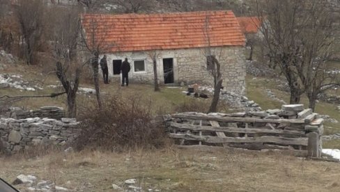 КОМШИЈА ЗАТЕКАО СТРАВИЧНУ СЦЕНУ: Детаљи хорора код Билеће, два мушкарца погинула у експлозији бомбе (ФОТО) КОМШИЈА ЗАТЕКАО СТРАВИЧНУ СЦЕНУ: Детаљи хорора код Билеће, два мушкарца погинула у експлозији бомбе (ФОТО)