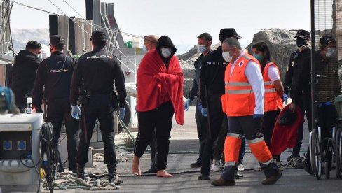 ŠPANSKE VLASTI OTKRILE: Migranti ulaze u zemlju u kontejnerima za otpad ŠPANSKE VLASTI OTKRILE: Migranti ulaze u zemlju u kontejnerima za otpad