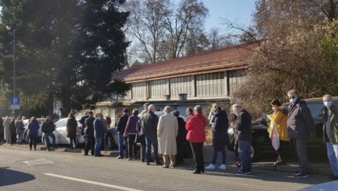 HAOS U ZAGREBU - OGROMNI REDOVI ZA VAKCINACIJU! Ogorčeni ljudi čekaju satima: Potpuno je neorganizovano