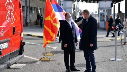 ИСКРЕНА ЗАХВАЛНОСТ СРПСКОМ НАРОДУ И ВУЧИЋУ: Заев одушевљен солидарношћу наше земље и новом пошиљком вакцина