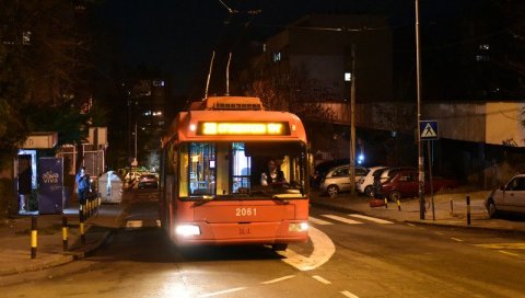 ТРОЛЕЈБУС УДАРИО ДВЕ ДЕВОЈЧИЦЕ! Страшна несрећа на Коњарнику, обе имају повреде главе