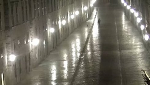 POGLEDAJTE KAKO SE TRESAO DUBROVNIK: Kamere na Stradunu zabeležile sinoćni zemljotres (VIDEO)