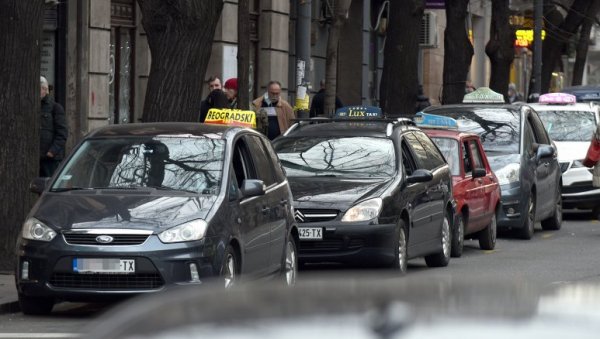 УСВОЈЕНА ОДЛУКА О ТАКСИ ПРЕВОЗУ: Нелегалним превозницима ће се одузимати дозвола