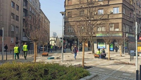 НАПАЛИ И ОПЉАЧКАЛИ: Инцидент у Балканској улици, упали у продавницу мобилних уређаја НАПАЛИ И ОПЉАЧКАЛИ: Инцидент у Балканској улици, упали у продавницу мобилних уређаја