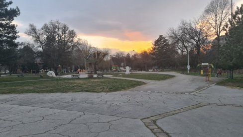 NIŠ OPUSTEO: Posle stupanja na snagu novih mera protiv širenja korone grad sablasno prazan (FOTO/VIDEO)