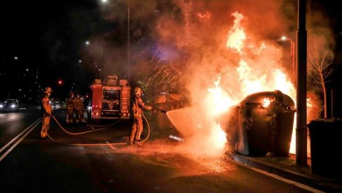 GORELE SU ULICE BARSELONE: Protesti pretvoreni u nemire, policija privela najmanje deset osoba (FOTO/VIDEO)