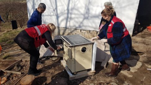 HUMANOST NA DELU: Kuršumlijski Crveni krst donirao šporet porodici Deljanin (FOTO)