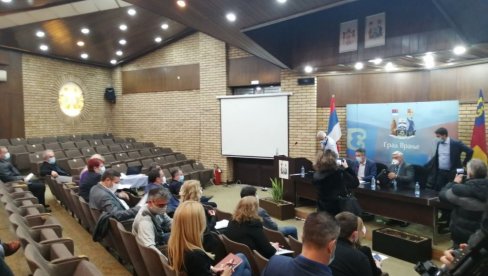 VRANJE VEĆ MESEC DANA ŽARIŠTE KORONE: Na inicijativu premijerke, počeo sastanak specijalnog tima (VIDEO)