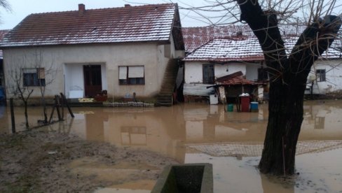 ПОСЛЕДИЦЕ НЕВРЕМЕНА У ЛЕСКОВЦУ:  Под водом бројна села