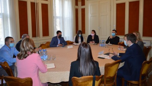 ZAJEDNIČKIM PROJEKTIMA DO BRŽEG RAZVOJA: Predstavnici lokalnog ekonomskog razvoja sa čelnicima Sombora ZAJEDNIČKIM PROJEKTIMA DO BRŽEG RAZVOJA: Predstavnici lokalnog ekonomskog razvoja sa čelnicima Sombora