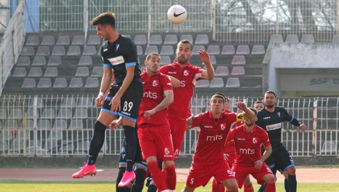 DESETKOVANI RADNIČKI ČEKA TSC - GAĆINOVIĆ: Kolega Krstajić radi odličan posao, imaju odlične uslove za rad! DESETKOVANI RADNIČKI ČEKA TSC - GAĆINOVIĆ: Kolega Krstajić radi odličan posao, imaju odlične uslove za rad!