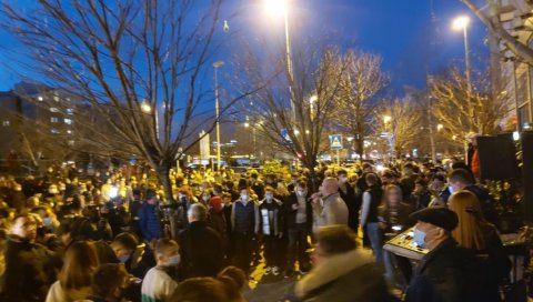 СВЕТСКИ МЕДИЈИ ОДУШЕВЉЕНИ ДОЧЕКОМ ЗА НОВАКА: Митинг као да је освојено Светско првенство у фудбалу