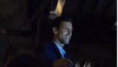 NOLE SRBINE: Novak zapevao patriotsku pesmu i bacio prisutne u delirijum (VIDEO)