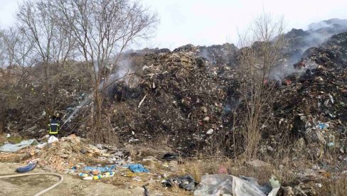 VIŠE POŽARA NA DEPONIJI U KOVINU: Angažovane dodatne snage, ekipe ne prestaju da rade VIŠE POŽARA NA DEPONIJI U KOVINU: Angažovane dodatne snage, ekipe ne prestaju da rade