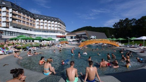 TRAŽE VAUČERE CELE GODINE: Ugostitelji i turistički sektor u nezavidnoj situaciji i apeluju na vladu Republike Srpske