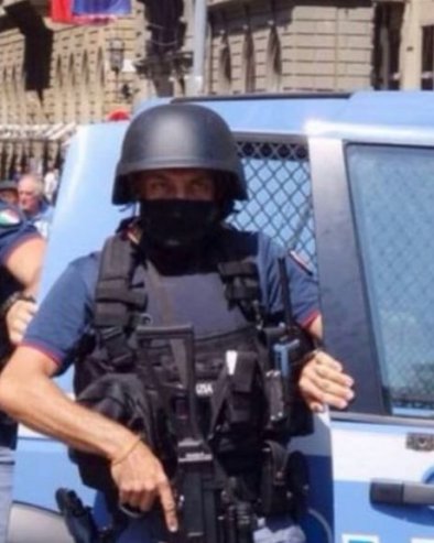 РАДНИЦЕ ЗАПОСЛЕНЕ У ПОШТИ КРАЛЕ НОВЧАНИЦЕ ИЗ КОВЕРТИ И ПРЕДМЕТЕ ИЗ ПАКЕТА: Из оних упућених чак и Банци Италије