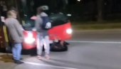 NEZAPAMĆENA SCENA NA BANJICI: Prvo legao pod auto, pa pod autobus na liniji 42! (VIDEO)