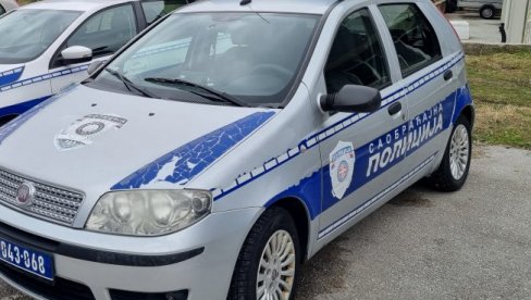 AUTOMOBIL U PRIJEPOLJU SLETEO SA PUTA: Uleteo u dvorište porodične kuće, povređene dve osobe