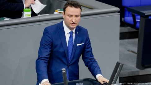 PRLJAVI NOVAC TRESE BUNDESTAG: Rasulo kod Merkelove - i treći poslanik vladajućih demohrišćana napustio svoje mesto PRLJAVI NOVAC TRESE BUNDESTAG: Rasulo kod Merkelove - i treći poslanik vladajućih demohrišćana napustio svoje mesto