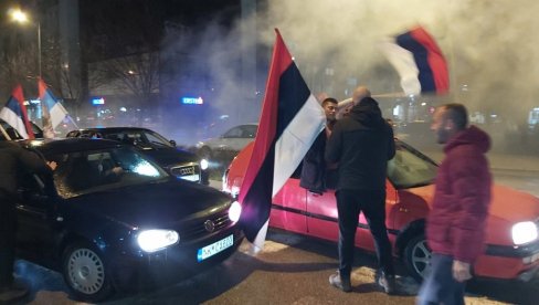 OVAKO SE SINOĆ SLAVILO U NIKŠIĆU: Spektakl pod Trebjesom u čast velike pobede, poslednji udarac za Milov režim (FOTO/VIDEO)