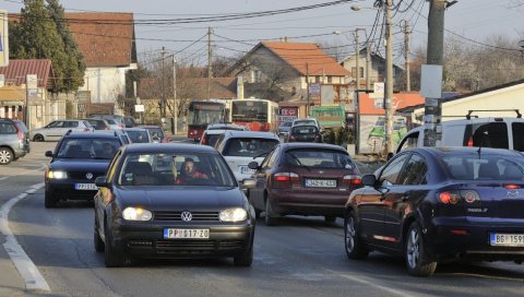 ПРОШИРЕЊЕ ПУТА ЈЕДИНИ СПАС: Свакодневне гужве на раскрсници Смедеревског пута и Улице Нине Кирсанове