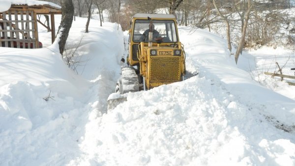 ПУТАРИ У ПРИПРАВНОСТИ: На Рудњанској висоравни пало 40 центиметара снега