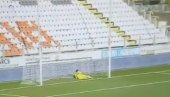 NEVEROVATAN GOL U SERIJI B: Ovakav pogodak se ne viđa često, igrač Kremonezea sa svoje polovine presudio rivalu (VIDEO)