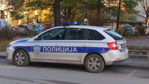 DRAMA U KALUĐERICI: Bahati vozač džipa udarao u automobile u pokretu, policija traga za vozačem