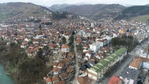 ИМЕНОВАНА НОВА ДИРЕКТОРКА: Епилог је скандала у Гимназији Милоје Добрашиновић у Бијелом Пољу
