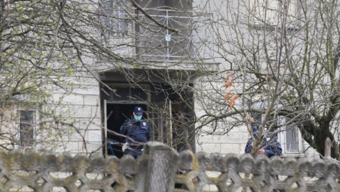 PRVE FOTOGRAFIJE I SNIMCI SA MESTA TRAGEDIJE: U Barajevu otac ubio sina, pa pucao sebi u glavu! PRVE FOTOGRAFIJE I SNIMCI SA MESTA TRAGEDIJE: U Barajevu otac ubio sina, pa pucao sebi u glavu!