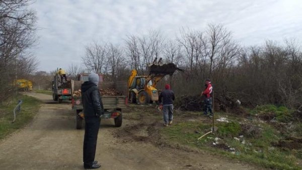 ПРИПРЕМЕ ЗА ТУРИСТИЧКУ СЕЗОНУ: Уклањају депонију и праве паркинг на Главном језеру у Белој Цркви