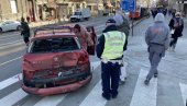 SNIMAK SA MESTA SUDARA U BEOGRADU: Tramvaj odvalio deo automobila - jedna osoba povređena (VIDEO)