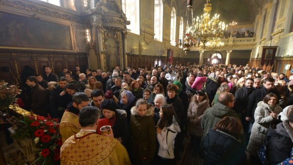 ПОПОВИ О ГЕЈОВИМА МОГУ САМО У ЦРКВИ: Критике измена закона које предлажу ограничења за мишљења о ЛГБТ