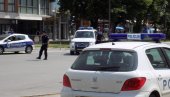 U LESKOVCU SLUČAJ KAO NA FILMU: Mladići ukrali autobus parkiran ispred kuće, vozili se 100 metara, pa se zabili u banderu